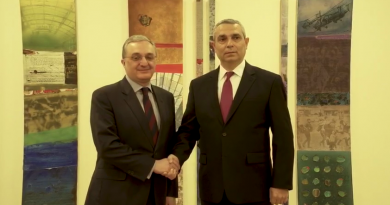 Мнацаканян встретился с министром