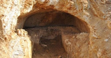 2500-летние скальные гробницы