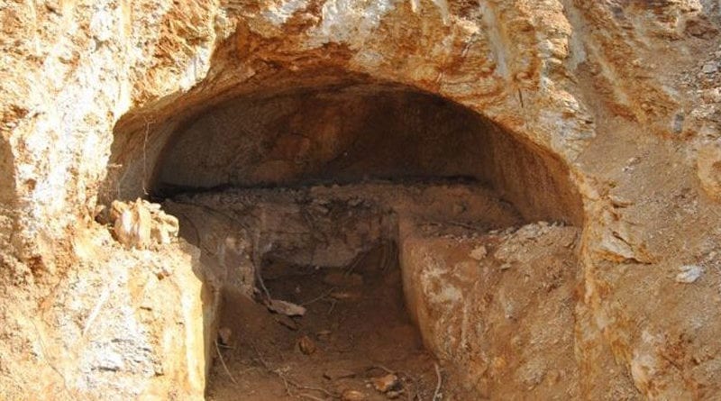 2500-летние скальные гробницы