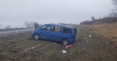 Ставрополье перевернулся микроавтобус