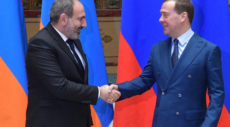 Медведев и Пашинян обсудили