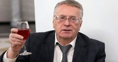 своем отношении к 8 Марта