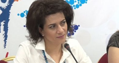 Акопян не получила грант
