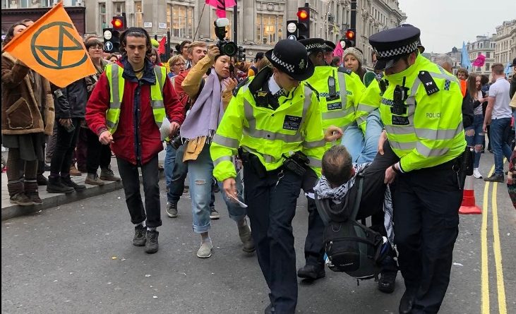 Активисты Extinction Rebellion