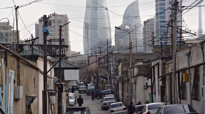 хвалит свое болото
