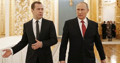 зарплаты себе и Медведеву