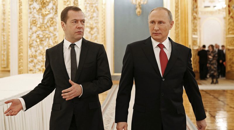 зарплаты себе и Медведеву