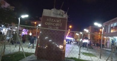 в азербайджане снесли памятник