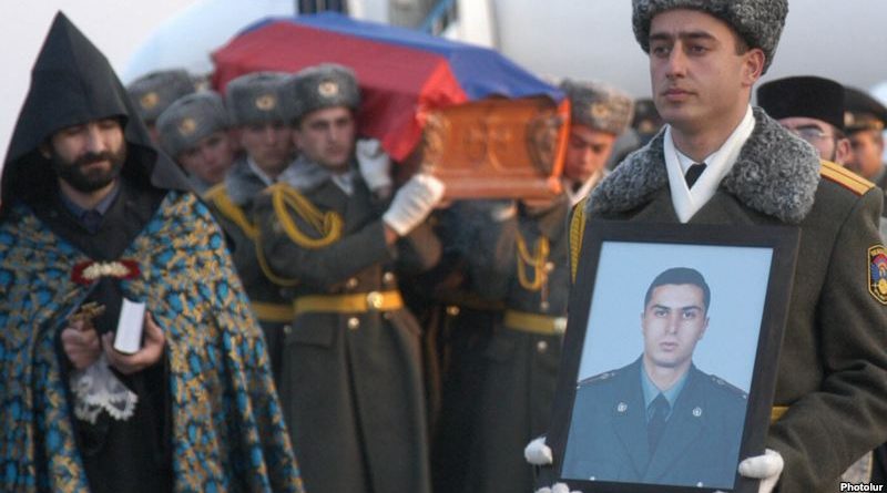 Родные убитого азербайджанцем