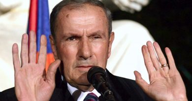 борется против власти