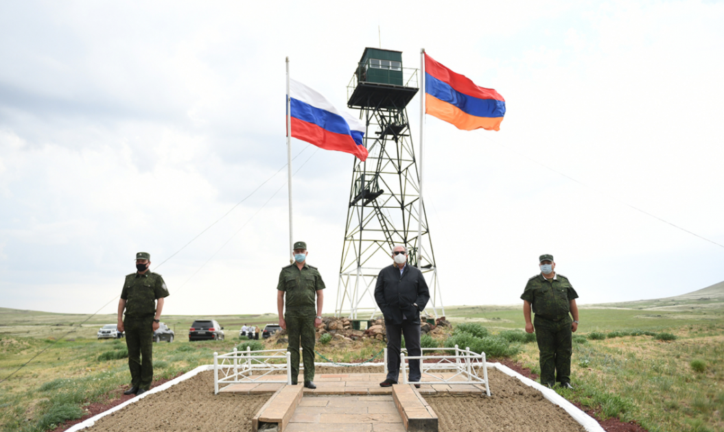 Государственная граница азербайджана. Пограничные заставы России в Армении. Застава Армения Турция Пограничная. Пограничники России i Armenii. Пограничники РФ В Армении.