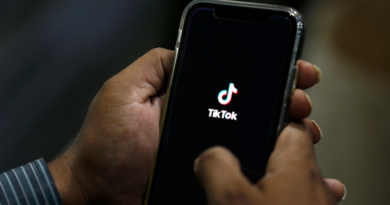 TikTok приостановил работу