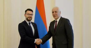 Армения Польша президент